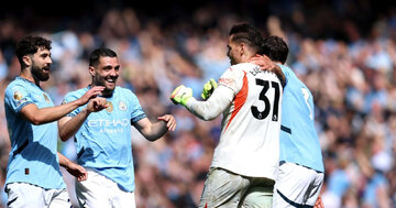 عکس| این دروازهبان آقای پاس گل است!