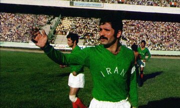 عکس | بهترین بازیکن تاریخ فوتبال ایران در آسایشگاه سالمندان پاریس بستری است!