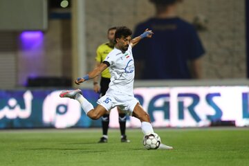 عکس | بوسه رامین رضاییان در شبی که منجی استقلال شد