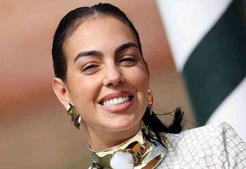 عکس| تیپ با حجاب جورجینا در مسجد