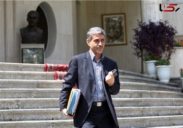 عکس دیدنی از وزیر روحانی و مشاور پزشکیان درحال خرید از وانت میوه