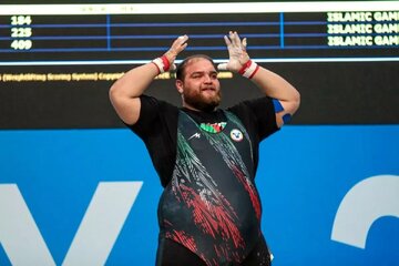 عکس| طعنه سنگین قهرمان وزنهبرداری جهان به بازیکنان نساجی!