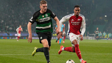 عکس| عجیبترین جایزه بهترین بازیکن زمین دنیای فوتبال!