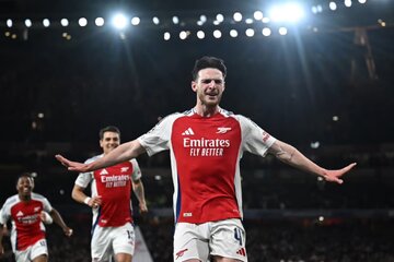 عکس| هدیه جالب خواننده آهنگ “عزیزم” به ستاره آرسنال