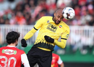 عکس | همسر قهرمان جام جهانی، تماشاگر ویژه بازی پرسپولیس – سپاهان