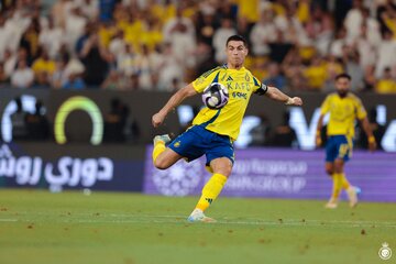 عکس | واکنش رونالدو به درخشش پسرش با لباس النصر