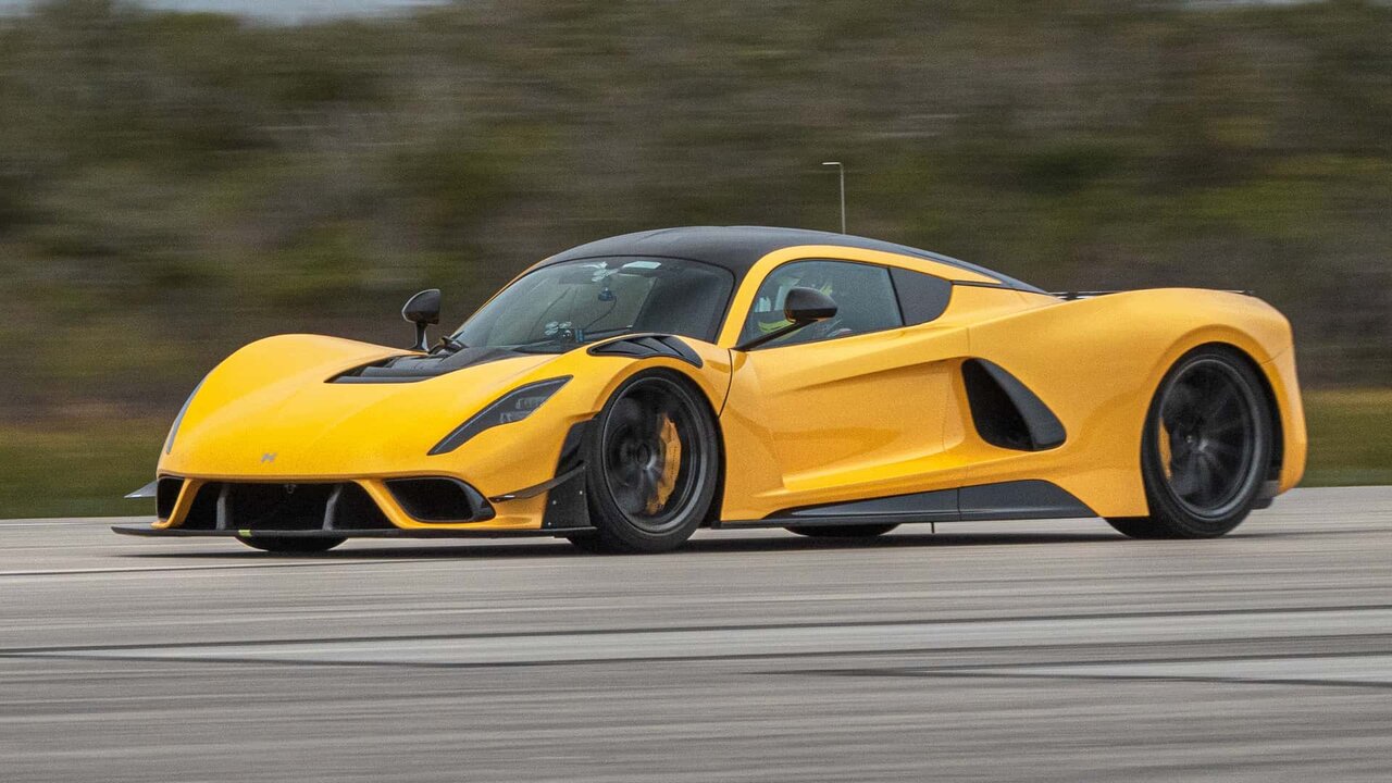 قاتل بوگاتی معرفی شد / سریعترین خودروی بنزینی جهان /عکس