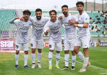 قطع نوار شکستهای چادرملو با برتری برابر ذوبآهن در اصفهان