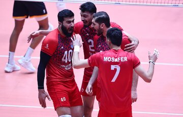 لیگ برتر فولادی شد/ سومین قهرمانی سیرجان زیر باران بطری!