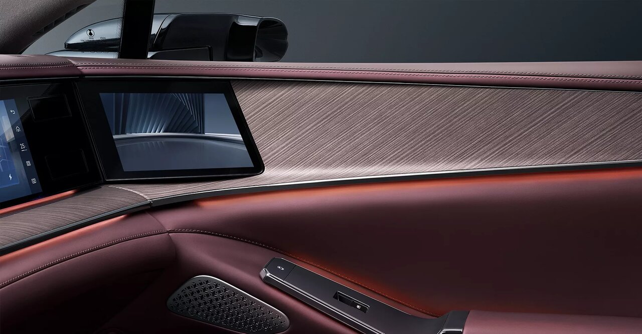 ماشین لوکس چینی که رقیب پورشه است / ۹۵۰ اسب بخار قدرت خالص