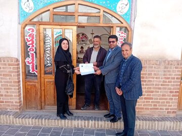 مجوز فروشگاه صنایعدستی دهکده سنگسر صادر شد