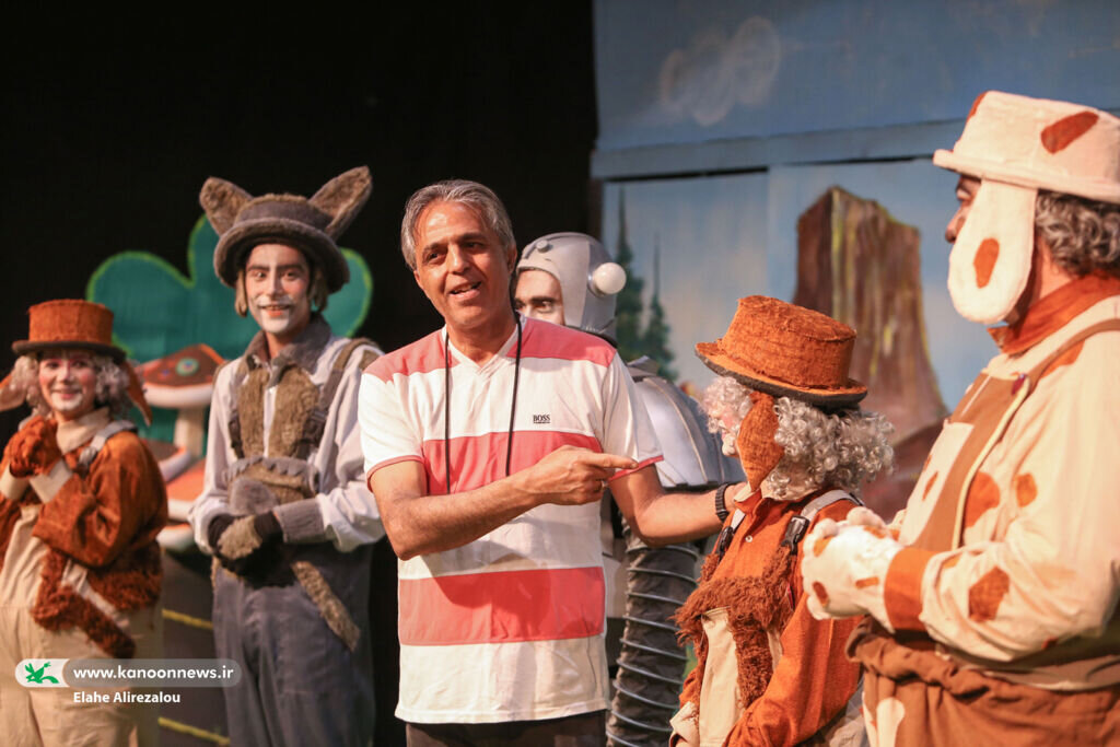 مجید قناد در افتتاح یک نمایش کودکان