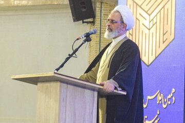 مذاکره ایران و آمریکا از نگاه ۴ ائمه جمعه/زرنگ باشیم و امتیاز بگیریم/ ترکش تعرفه های ترامپ شاید به ما هم بخورد/ اتفاق جدیدی نیست، قبلا هم بوده است