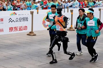 مسابقه انسان و رباتها در چین /فیلم