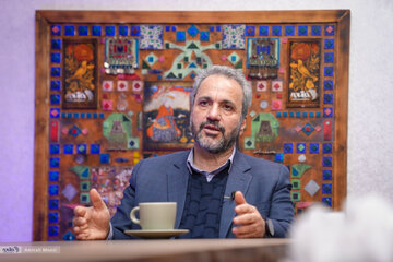 مشاور وزیر کشور: دیگر از افغانستانیها هیچ پولی نمیگیریم جز خدماتی که به آنها میدهیم/ نمیارزد که متهم شویم از اتباع پول گرفته ایم