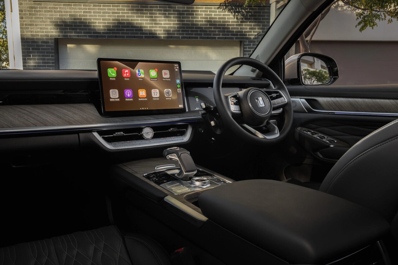 مقایسه تویوتا لندکروزر واقعی با لندکروز چینی/ لندکروزر ۳۰۰ بهتر است یا تانک ۵۰۰؟