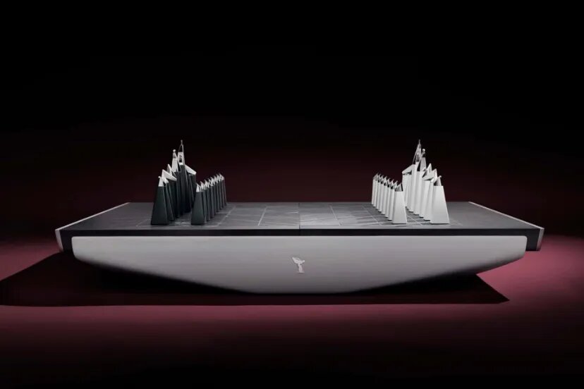 میز شطرنج ساخت رولزرویس/ یک هدیه با طراحی خاص برای خریداران لوکسترین ماشین جهان