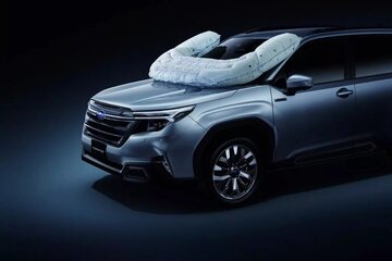 نخستین خودروی مجهز به کیسه هوای مخصوص دوچرخهسواران در جهان / عکس