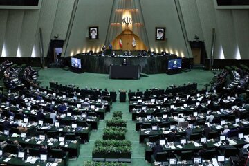 نماینده شیراز: موضوعی غیر از هستهای در مذاکرات ایران و آمریکا مطرح شود، مجلس ورود میکند/ عضو کمیسیون امنیت ملی: ترامپ با عقل و منطق جلو آمده است