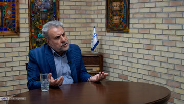 هشدار فلاحت پیشه درباره نزدیکی ایران به چین و روسیه/ آنها ایران را کارت بازی خود می بینند/ این نزدیکی آمریکا را در تقابل با ایران جدیتر میکند