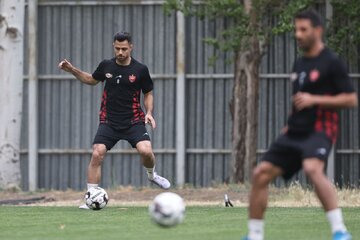 واکنش پورعلیگنجی به شایعه دخالت یک بازیکن در پرسپولیس/وقتی برای قهرمانی نمیجنگیم، افسرده هستیم/با من صحبتی برای تمدید نشده