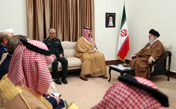 پاسخ رهبرانقلاب به درخواست ویژه وزیر دفاع عربستان/ همین جا که شما نشسته‌اید عمویتان ملک عبدالله نشسته بود…