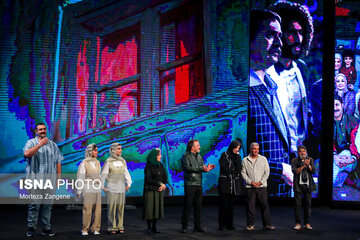 «پایتخت»، کمپر ارسطو را به برج میلاد برد!