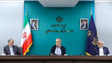 پزشکیان: هر کسی بتواند بخشی از مشکلات را حل کند، میدان عمل را در اختیارش قرار میدهیم/ نباید انسانها را با یک اشتباه برای همیشه از صحنه کنار بگذاریم