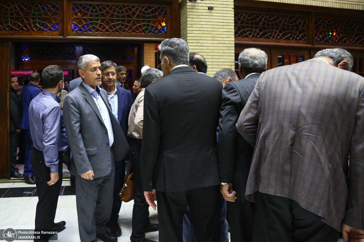 پشت پرده خداحافظی زودهنگام یک چهره اقتصادی از دولت/ مهر سکوت طیبنیا میشکند؟