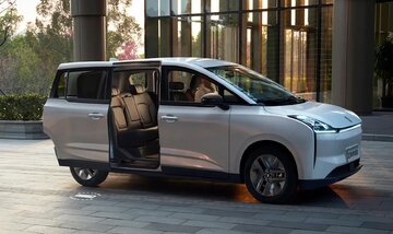 چهار خودروی برقی برای تاکسیرانی کشور تایید شدند