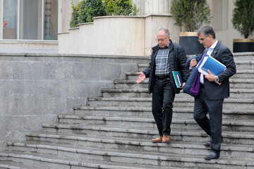 کدام چهره سیاسی جای دبیری را در دولت می‌گیرد؟/ رونمایی از 3 گزینه معاونت پارلمانی رئیس جمهور