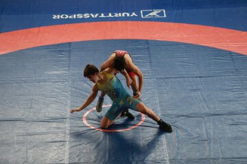 کشتی‌گیر قهرمان جهان ۶ سال محروم‌ شد!