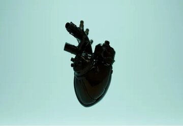 کوچکترین قلب مصنوعی جهان / شاهکار ۴۵ گرمی در بدن پسربچه ۷ ساله جای گرفت