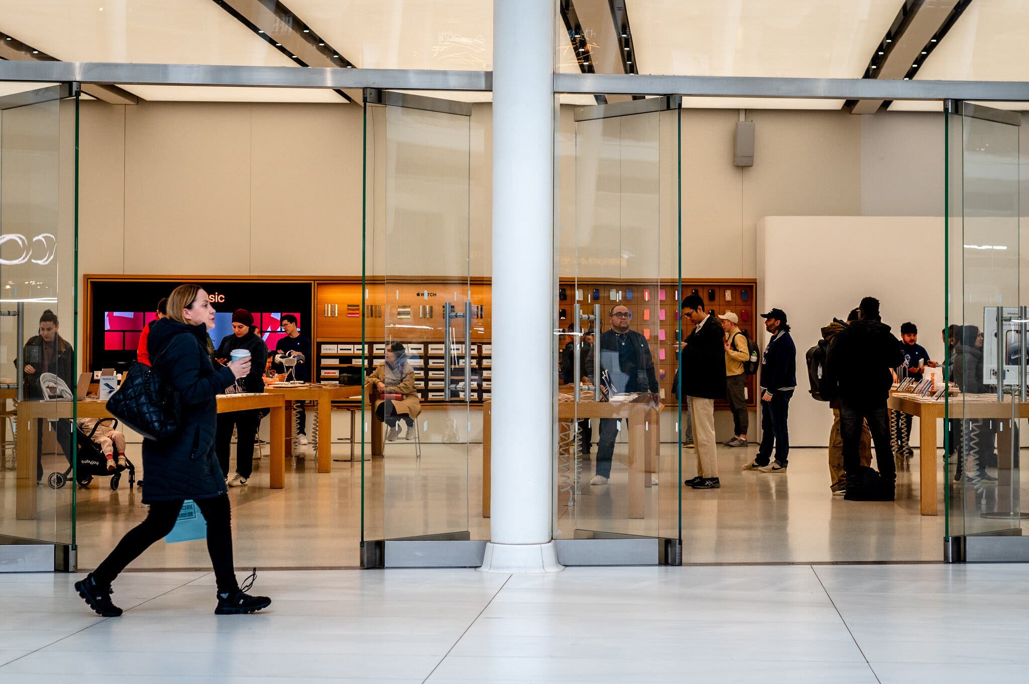 گاز تلخ از سیب آمریکایی / پرواز قیمت آیفون در آسمان تعرفهها