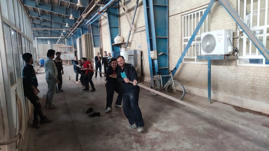 گزارش تصویری از برگزاری المپیاد ورزش کارگری در شرکت های کاشی خیام و ماهان سرام میبد