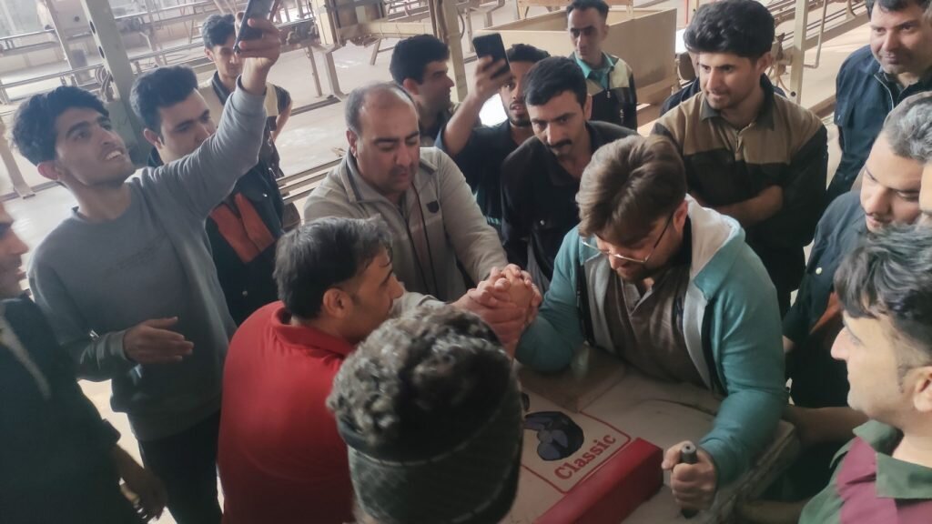 گزارش تصویری از برگزاری المپیاد ورزش کارگری در شرکت های کاشی خیام و ماهان سرام میبد