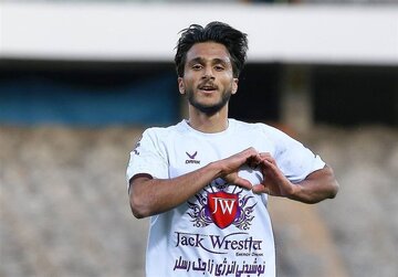 گلزن هوادار: عاشق استقلالم و دوست دارم در این تیم بازی کنم