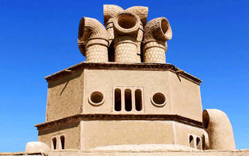 آغاز مرمت عمارت بادگیر چپقی سیرجان