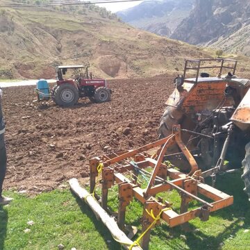 آغاز کشت بهاره دراراضی شالیزاری روستاهای سرمور و چلو شهرستان اردل بعد از ۳۲ سال انتظار