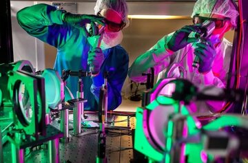 آمریکا قدرتمندترین لیزر خود را آزمایش کرد؛ ۱۰۰ برابر پرتوانتر از برق کل زمین!