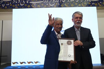 اختتامیه نخستین جشنواره موسیقی بیکلام خلیج فارس برگزار شد/ اعطای نشان درجه یک هنری به ۲ پیشکسوت جنوبی
