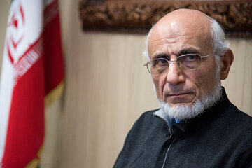 ادعای میرسلیم درباره رشوه برخی وزرا به نمایندگان مجلس/ وزیر برای استیضاح با کیف پر از هدیه مجلس میروند و با کیف حالی برمیگردند/ هدایا جنبه رشوه دارد