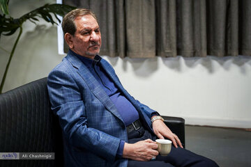 اسحاق جهانگیری: مردم چوب وسایلی را می خورند که خودمان تولید کرده و به آنها فروختیم/ چیت چیان جلسات را با بداخلاقی ترک می کرد زیرا…