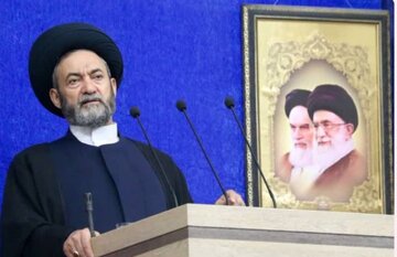 امام جمعه اردبیل: اجرای قانون هماهنگی حقوق برای معلم شایسته‌تر از تجلیل است