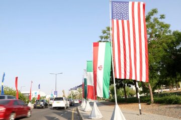 انتقاد روزنامه اصولگرا از اطلاعرسانی در مورد مذاکرات ایران و آمریکا: مسئولان اطلاعات درست نمیدهند، مردم سراغ رسانههای خارجی میروند