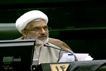 انتقاد عضو کمیسیون فرهنگی مجلس از اظهارات مقامات آمریکایی درباره مذاکرات/ فتوای رهبر انقلاب هیچ گاه به دنبال ساخت بمب اتم نبودهایم