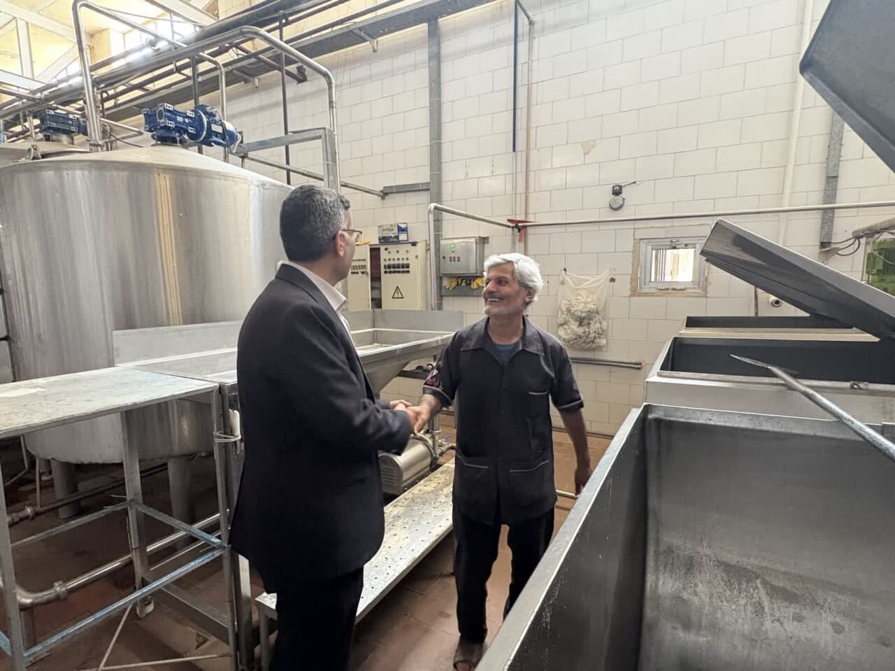 بازدید مسئولین شهرستان میبد از واحد های تولیدی شرکت بستنی سپید و شرکت یاس کیسه