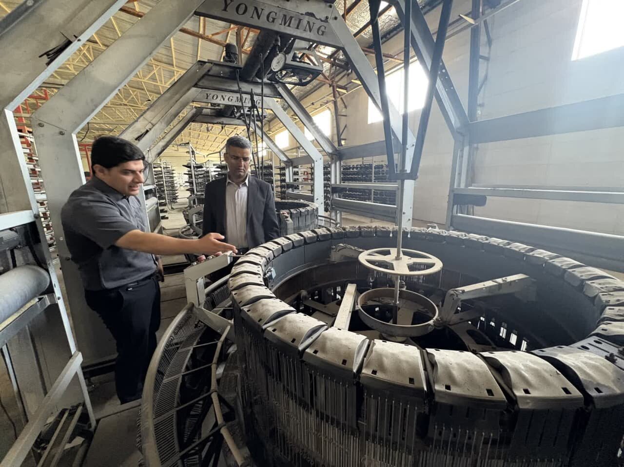 بازدید مسئولین شهرستان میبد از واحد های تولیدی شرکت بستنی سپید و شرکت یاس کیسه