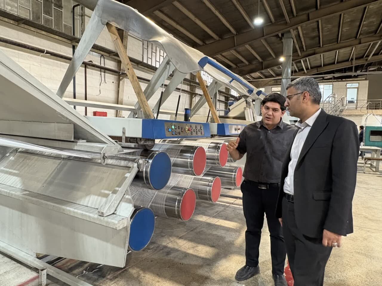 بازدید مسئولین شهرستان میبد از واحد های تولیدی شرکت بستنی سپید و شرکت یاس کیسه