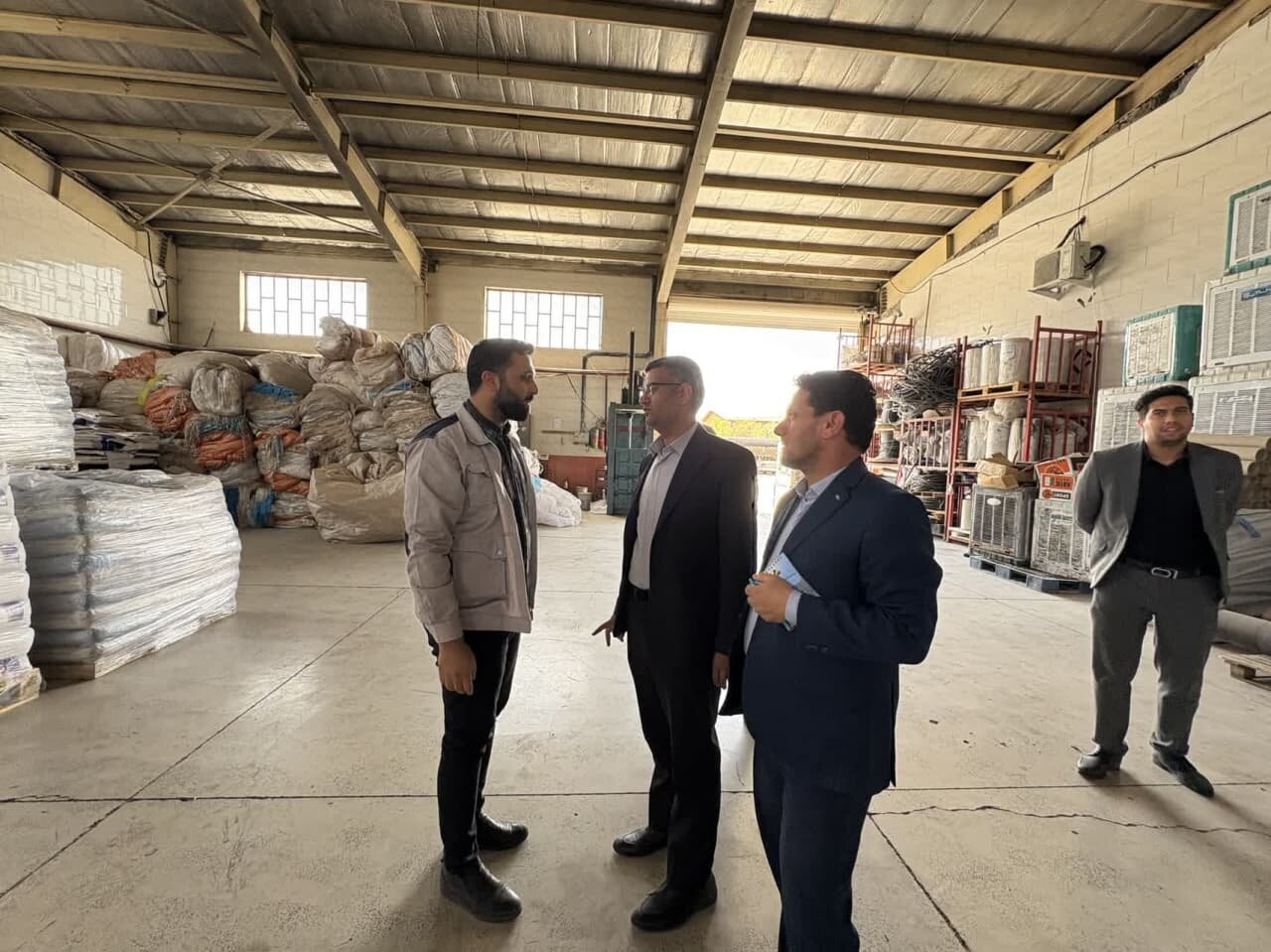 بازدید مسئولین شهرستان میبد از واحد های تولیدی شرکت بستنی سپید و شرکت یاس کیسه